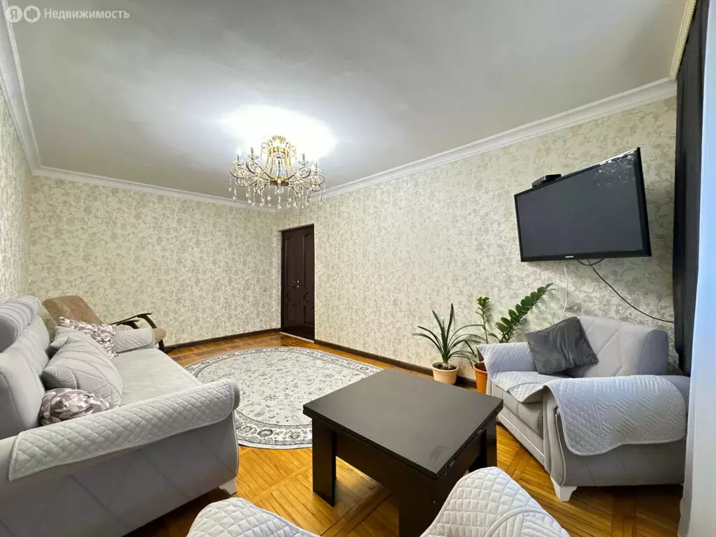 3-комнатная квартира: Нальчик, улица Щаденко, 28 (70 м) - Фото 1