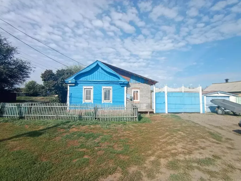 Дом в Оренбургская область, пос. Саракташ ул. Куйбышева, 1 (57 м) - Фото 0