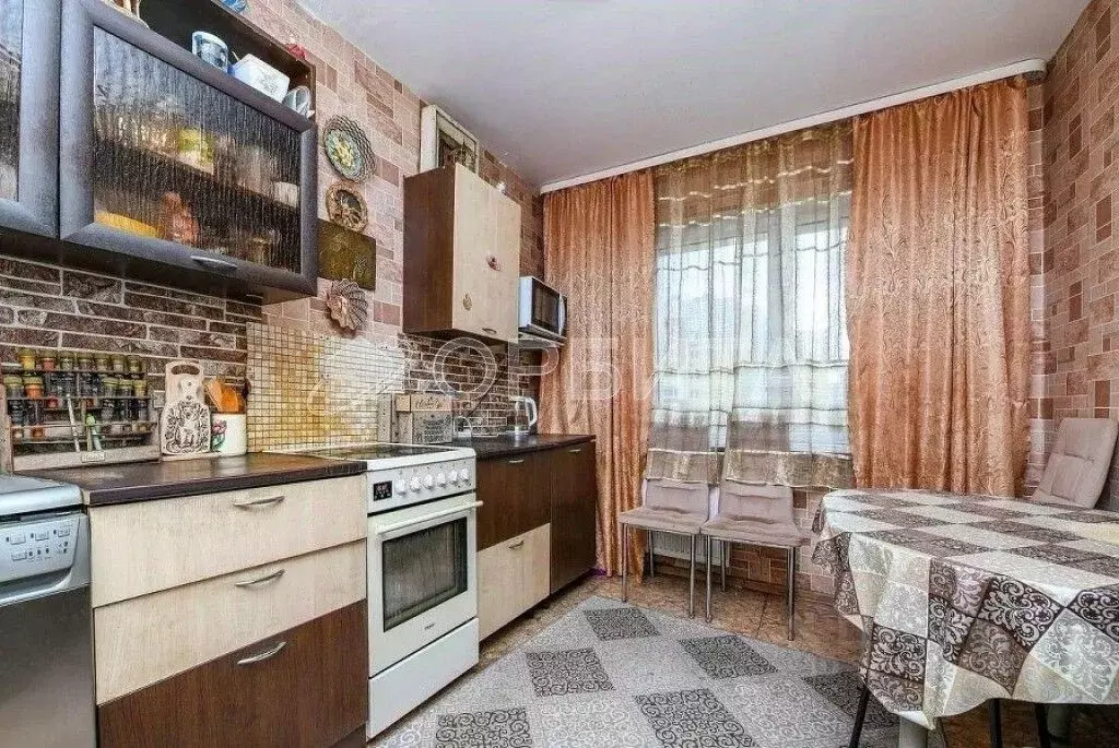 4-к кв. Тюменская область, Тюмень ул. Прокопия Артамонова, 4 (89.9 м) - Фото 1