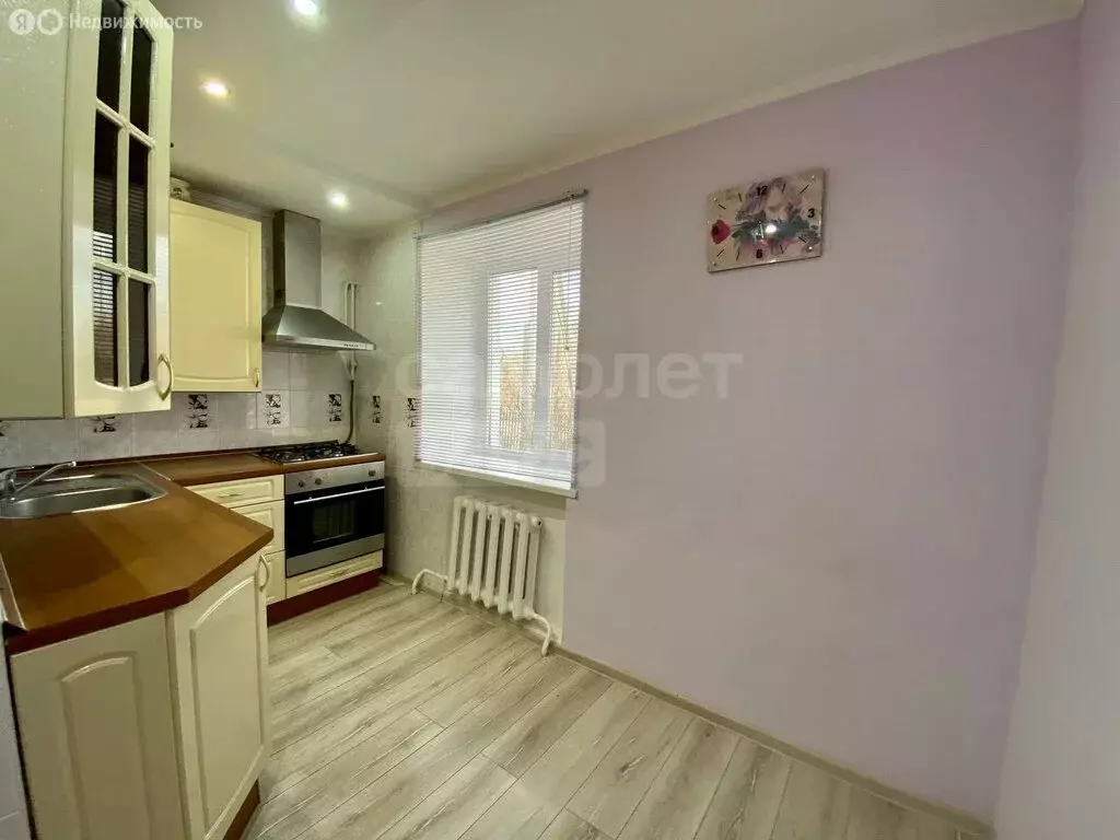 3-комнатная квартира: посёлок Саракташ, улица Пушкина, 134А (66.6 м) - Фото 1