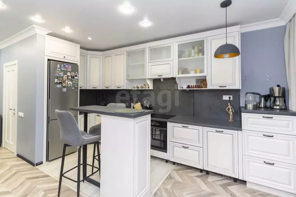 3-к кв. Тюменская область, Тюмень ул. Федюнинского, 30к1 (90.4 м) - Фото 1