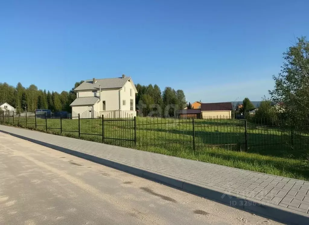 Дом в Красноярский край, Красноярск городской округ, пос. Минино ул. ... - Фото 1