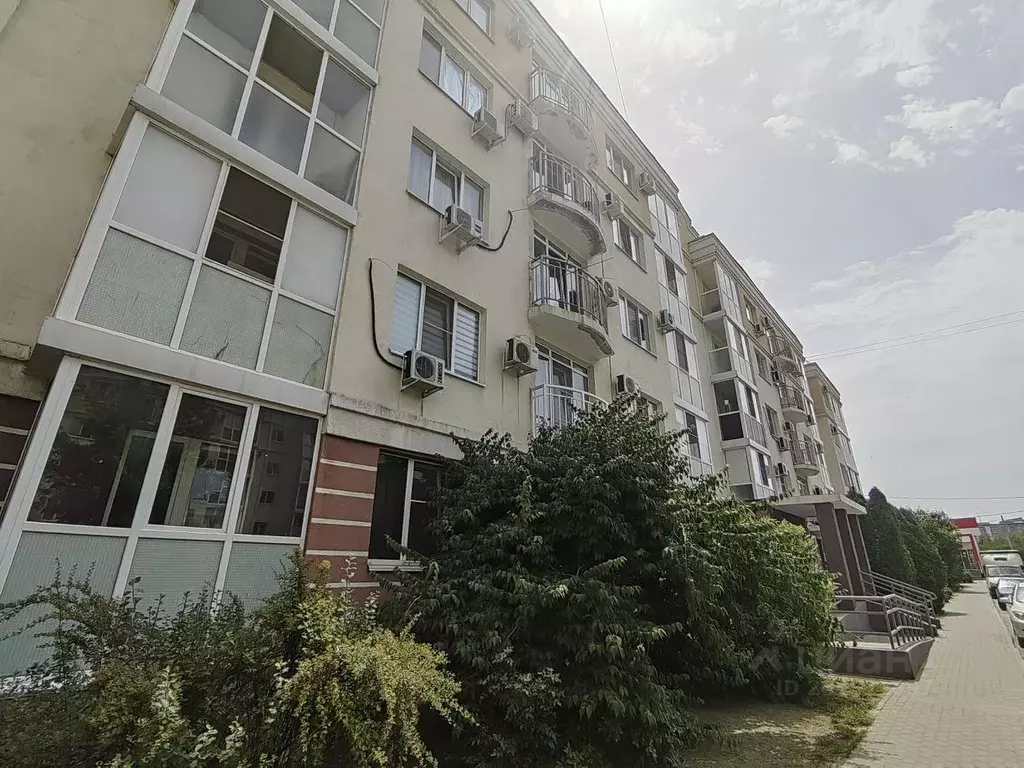 2-к кв. Волгоградская область, Волгоград ул. Малиновского, 8 (51.0 м) - Фото 0