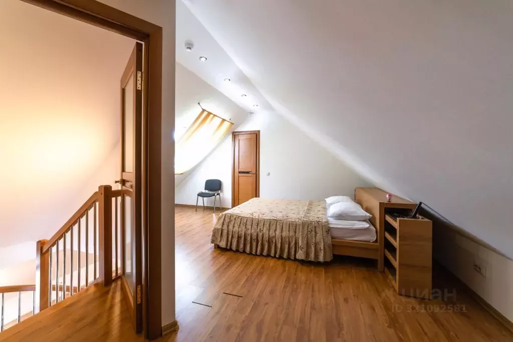 2-к кв. Псковская область, Псков ул. Воровского, 7 (120.0 м) - Фото 1