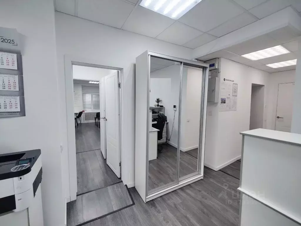 Офис в Мурманская область, Мурманск Октябрьская ул., 26 (60 м) - Фото 1