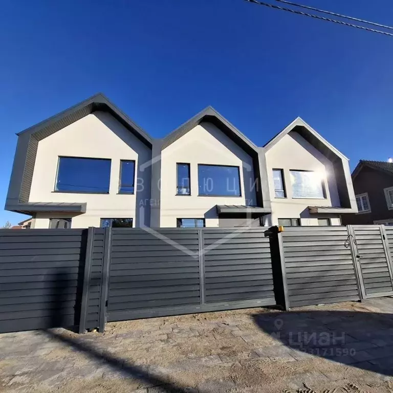 Таунхаус в Калининградская область, Гурьевск ул. Солнечная, 7 (150 м) - Фото 1