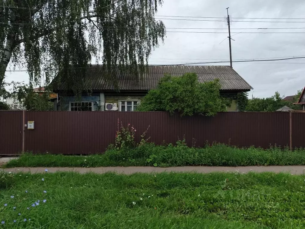 Дом в Калужская область, Жуковский район, с. Высокиничи ул. Александра ... - Фото 0
