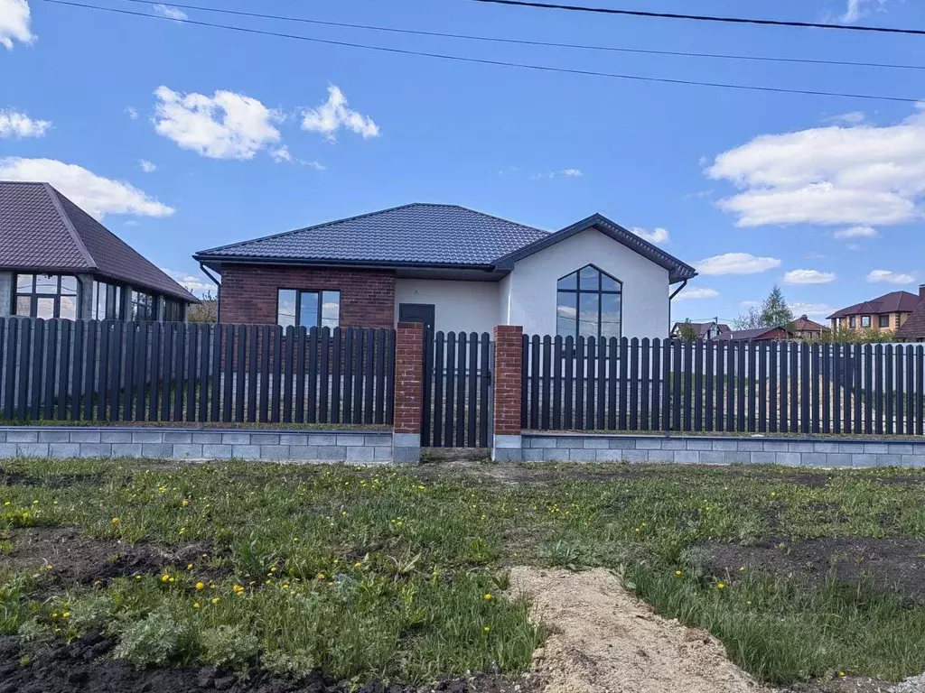 Дом в Белгородская область, Белгород Юго-Западный-2.2 мкр, пер. 3-й ... - Фото 1