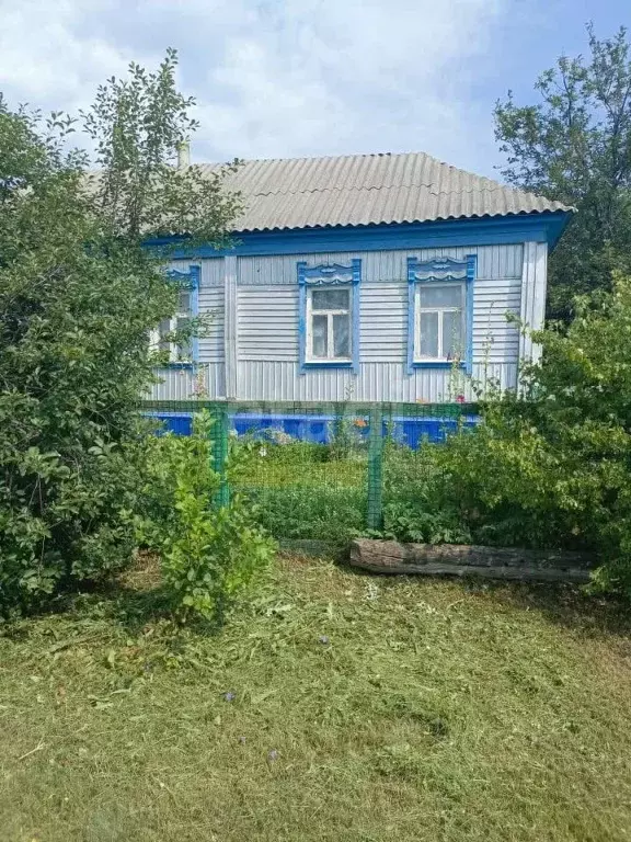 Дом в Саратовская область, Романовский район, с. Большой Карай Рабочая ... - Фото 0