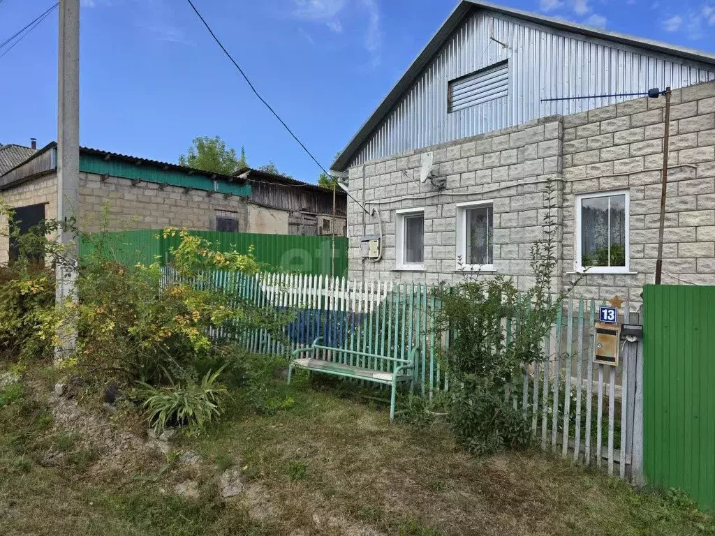 Дом в Белгородская область, Валуйский муниципальный округ, с. Лавы ул. ... - Фото 1