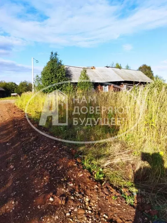 Дом в Пермский край, Чусовской городской округ, пос. Комарихинский ул. ... - Фото 0