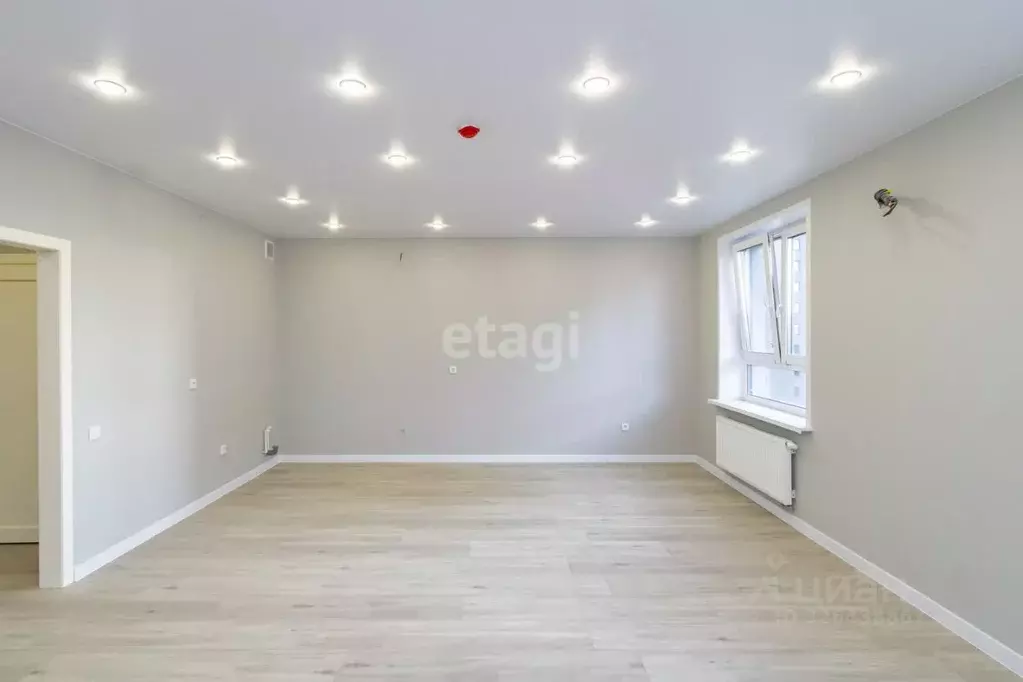 2-к кв. Тюменская область, Тюмень ул. Республики, 204к4 (92.8 м) - Фото 1