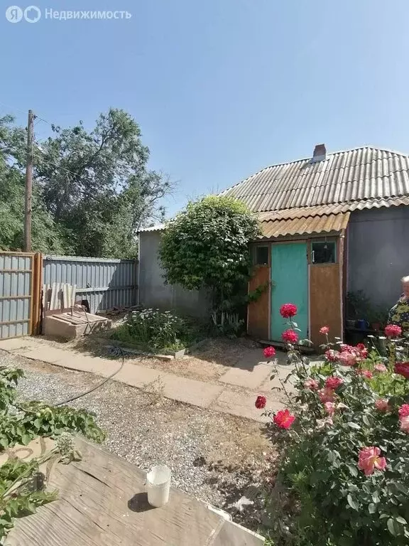 Дом в Енотаевка, улица Кирова, 70А/2А (50 м) - Фото 1