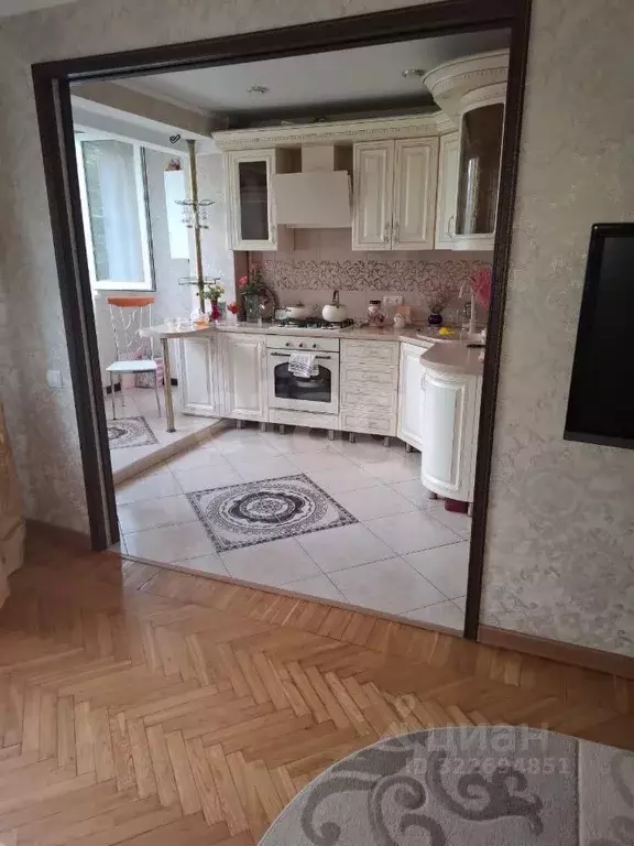 2-к кв. Северная Осетия, Владикавказ пл. 50 лет Октября, 4 (50.0 м) - Фото 2