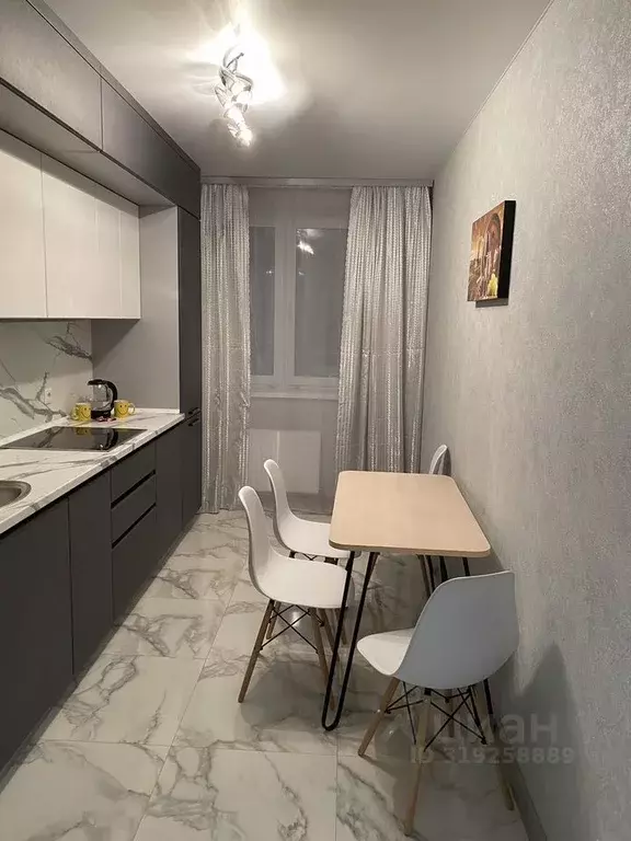 2-к кв. Тюменская область, Тюмень ул. Раушана Абдуллина, 6 (57.0 м) - Фото 0