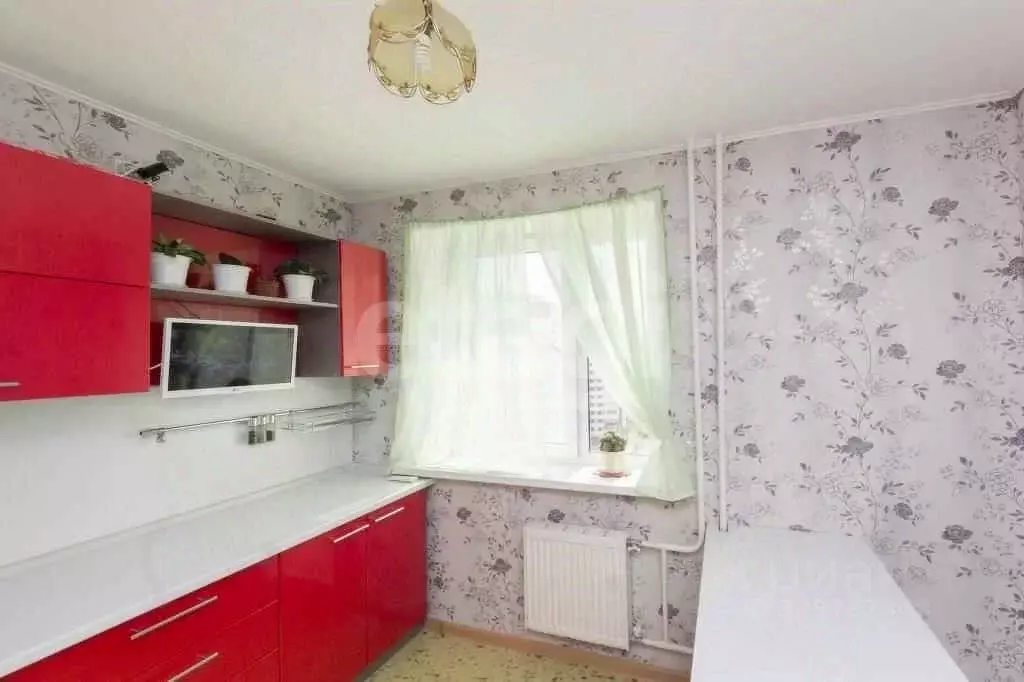 3-к кв. Тюменская область, Тюмень ул. Прокопия Артамонова, 4 (80.3 м) - Фото 1
