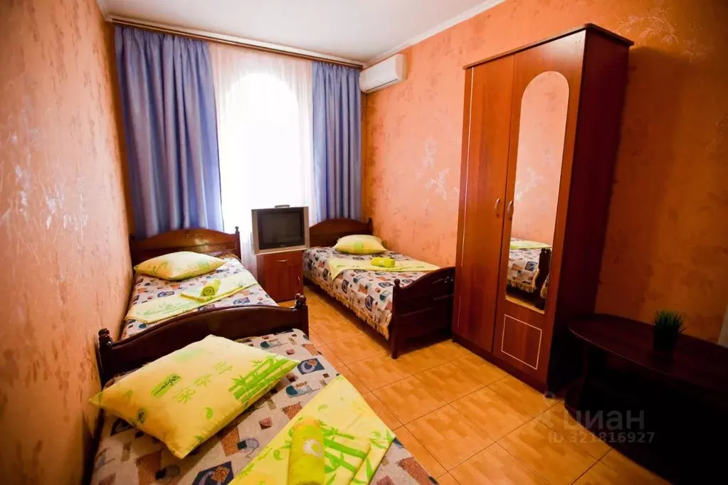 Комната Крым, Феодосия ул. Листовничей, 2 (17.0 м) - Фото 0