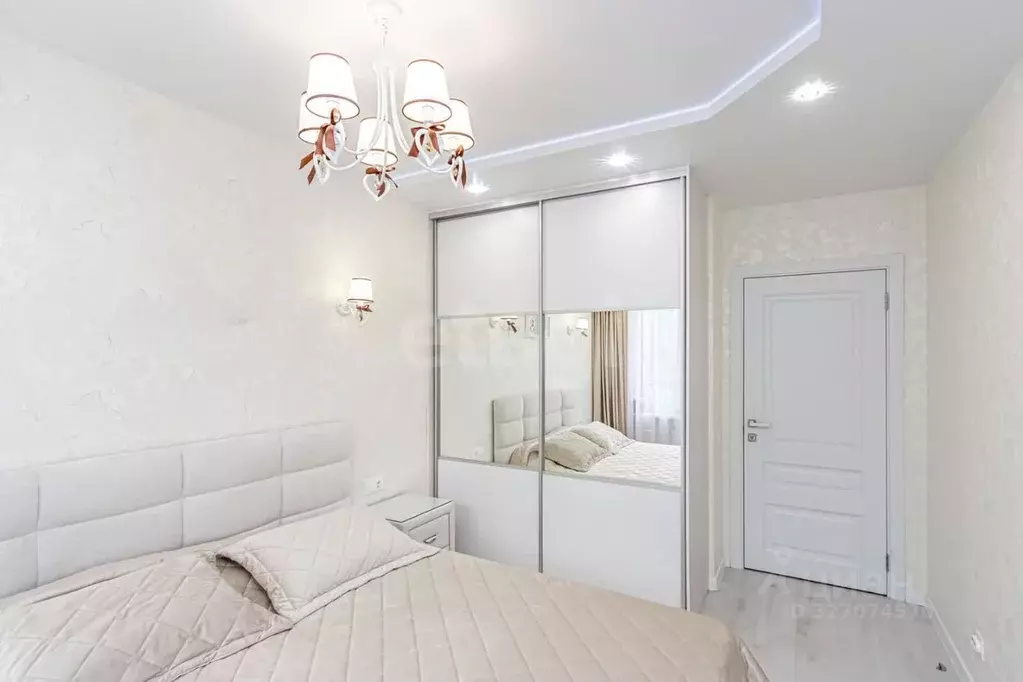 3-к кв. Тюменская область, Тюмень ул. Заполярная, 9 (81.2 м) - Фото 1