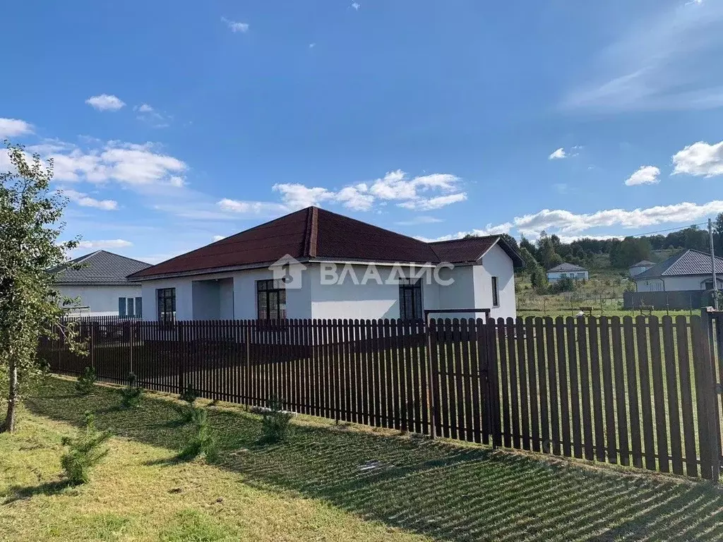 Дом в Калининградская область, Гвардейский муниципальный округ, пос. ... - Фото 1