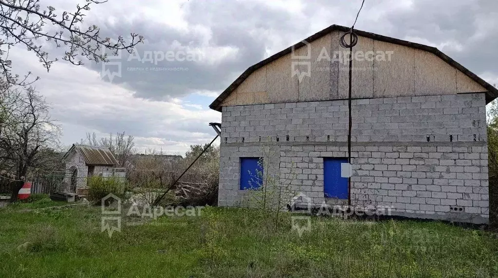 Дом в Волгоградская область, Волгоград ул. Джамбула Джабаева (107 м) - Фото 1
