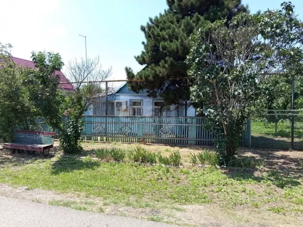 Дом в Краснодарский край, Темрюкский район, Ахтанизовское с/пос, пос. ... - Фото 1