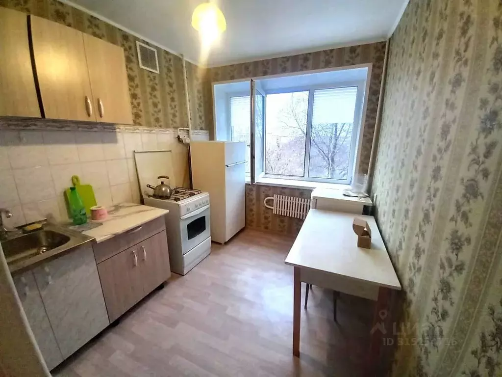 1-к кв. Волгоградская область, Волжский пл. Труда, 19 (28.6 м) - Фото 0