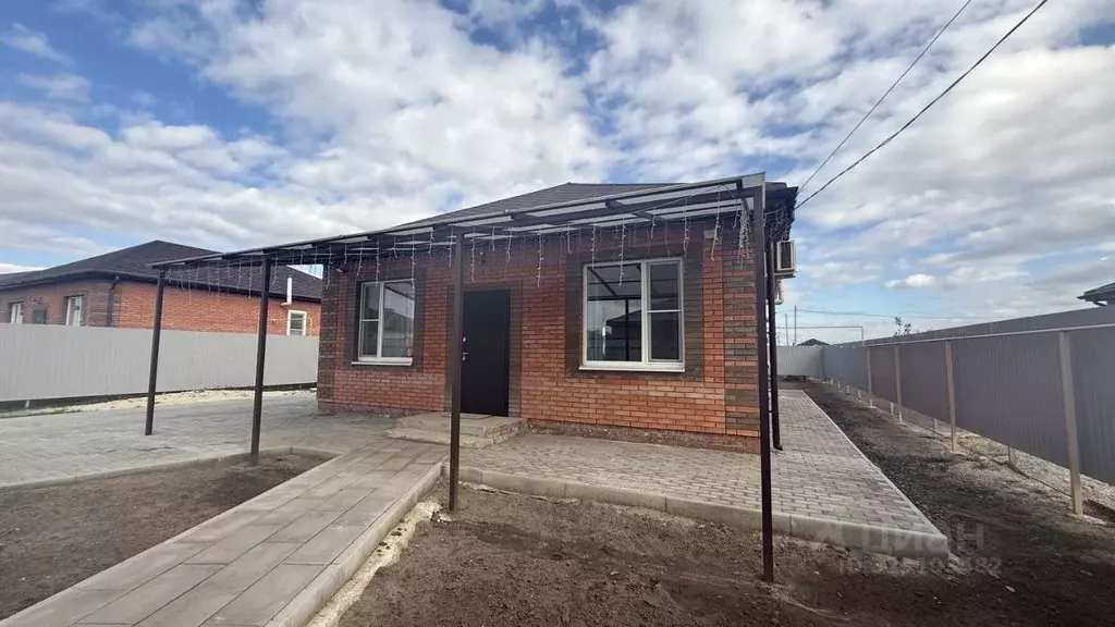 Дом в Ростовская область, Неклиновский район, с. Новобессергеневка ул. ... - Фото 1