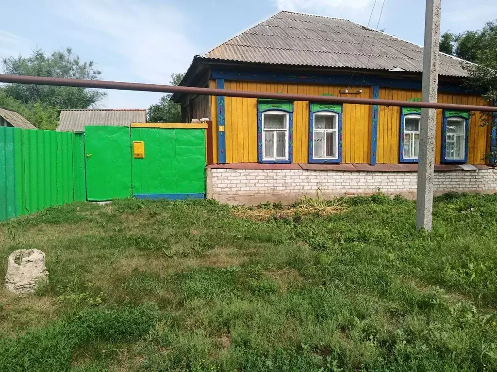 Дом в Саратовская область, Марксовский район, Зоркинское муниципальное ... - Фото 0
