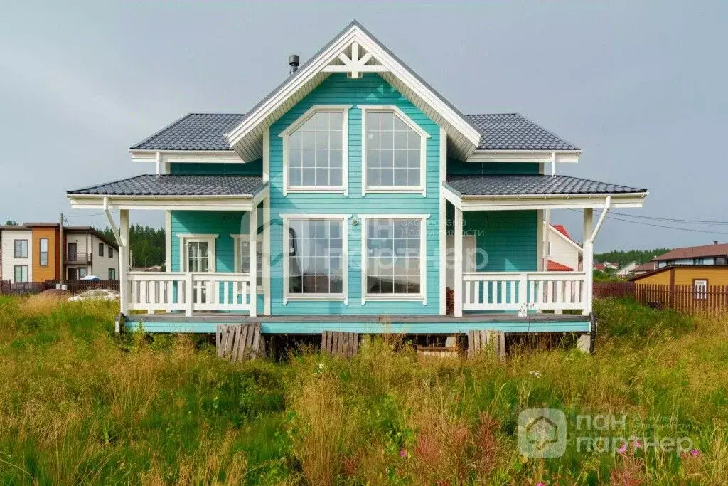 Дом в Ленинградская область, Выборгский район, Рощинское городское ... - Фото 1