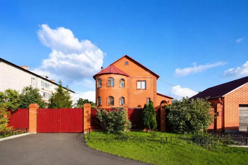 Дом в Тюменская область, Тюмень Рощино мкр, ул. Аграрная (320 м) - Фото 1