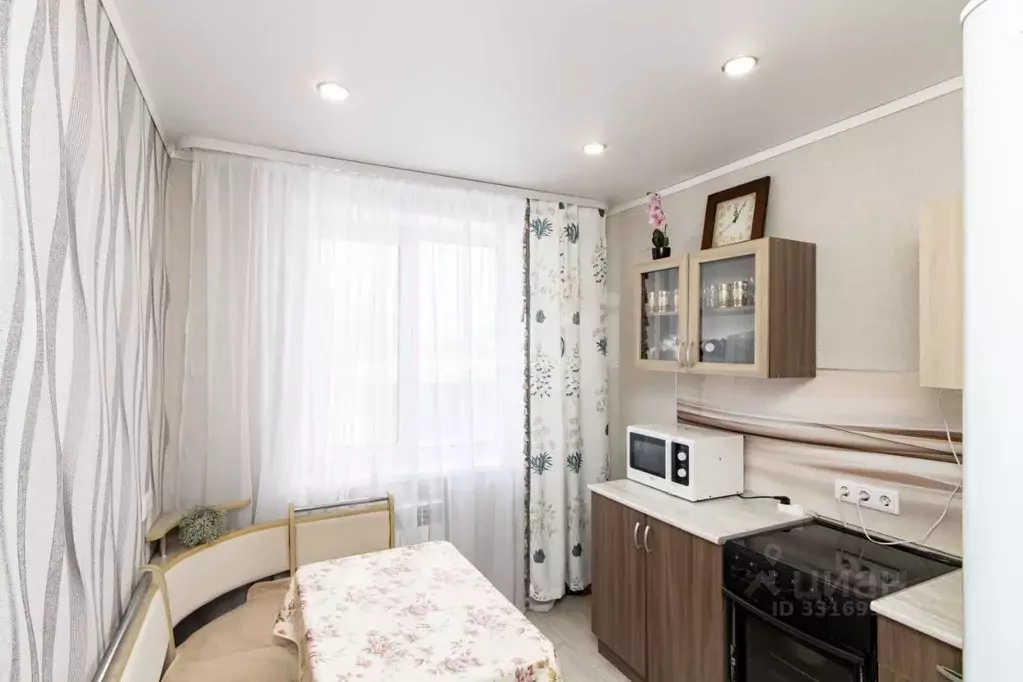 3-к кв. Тюменская область, Тюмень ул. Воровского, 33 (68.4 м) - Фото 1