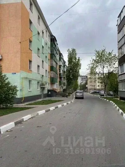 2-к кв. Белгородская область, Старый Оскол Приборостроитель мкр, 1 ... - Фото 0