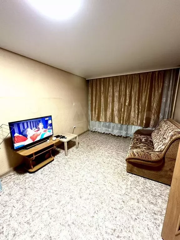 1-к. квартира, 38 м, 9/10 эт. - Фото 0