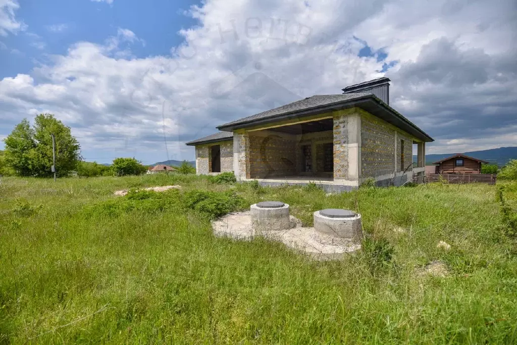 Дом в Севастополь с. Подгорное, ул. Уютная, 7 (285 м) - Фото 1