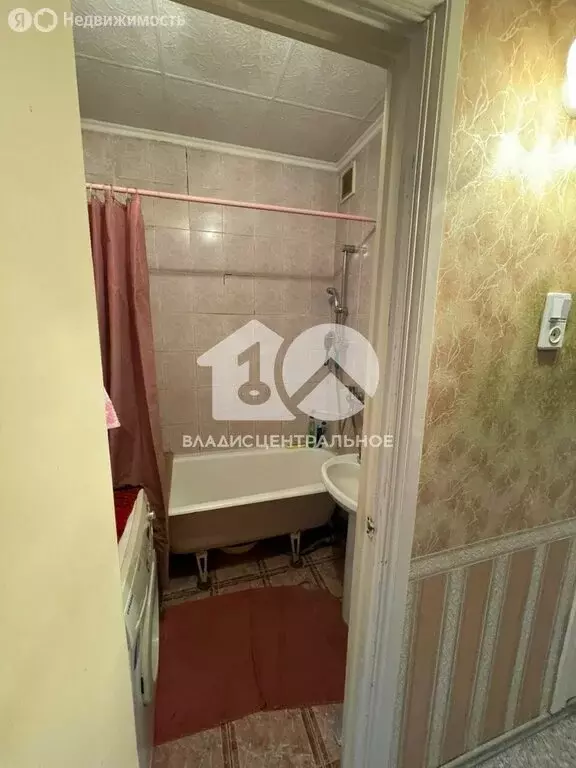 3-комнатная квартира: Бердск, улица Красный Сокол, 19 (69.8 м) - Фото 1
