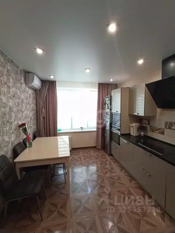 3-к кв. Тюменская область, Тюмень ул. Александра Протозанова, 10 (78.8 ... - Фото 1