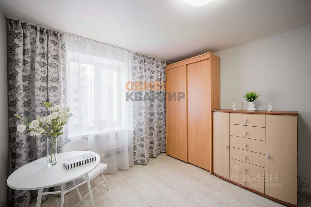 Комната Свердловская область, Екатеринбург ул. Умельцев, 7А (11.4 м) - Фото 1