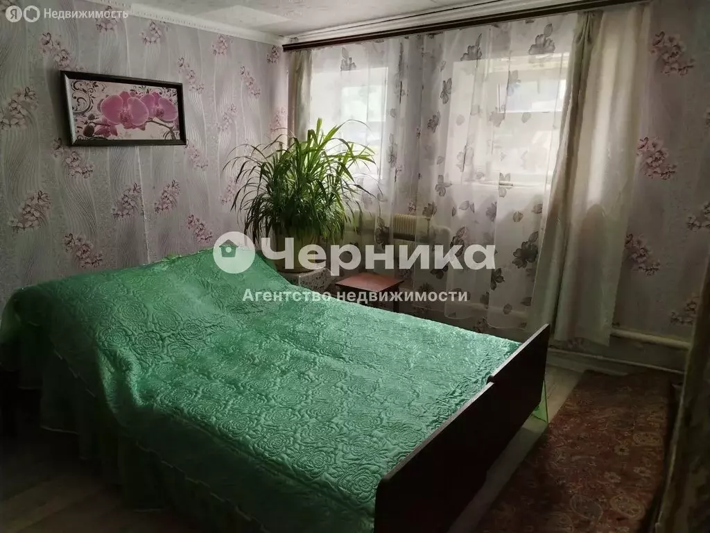 3-комнатная квартира: Каменск-Шахтинский, улица Подтёлкова, 48 (50 м) - Фото 0