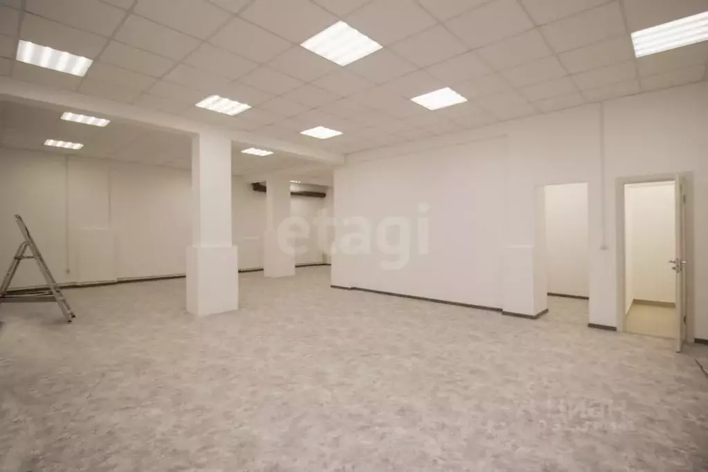 Торговая площадь в Калужская область, Калуга ул. Пухова, 56 (200 м) - Фото 1