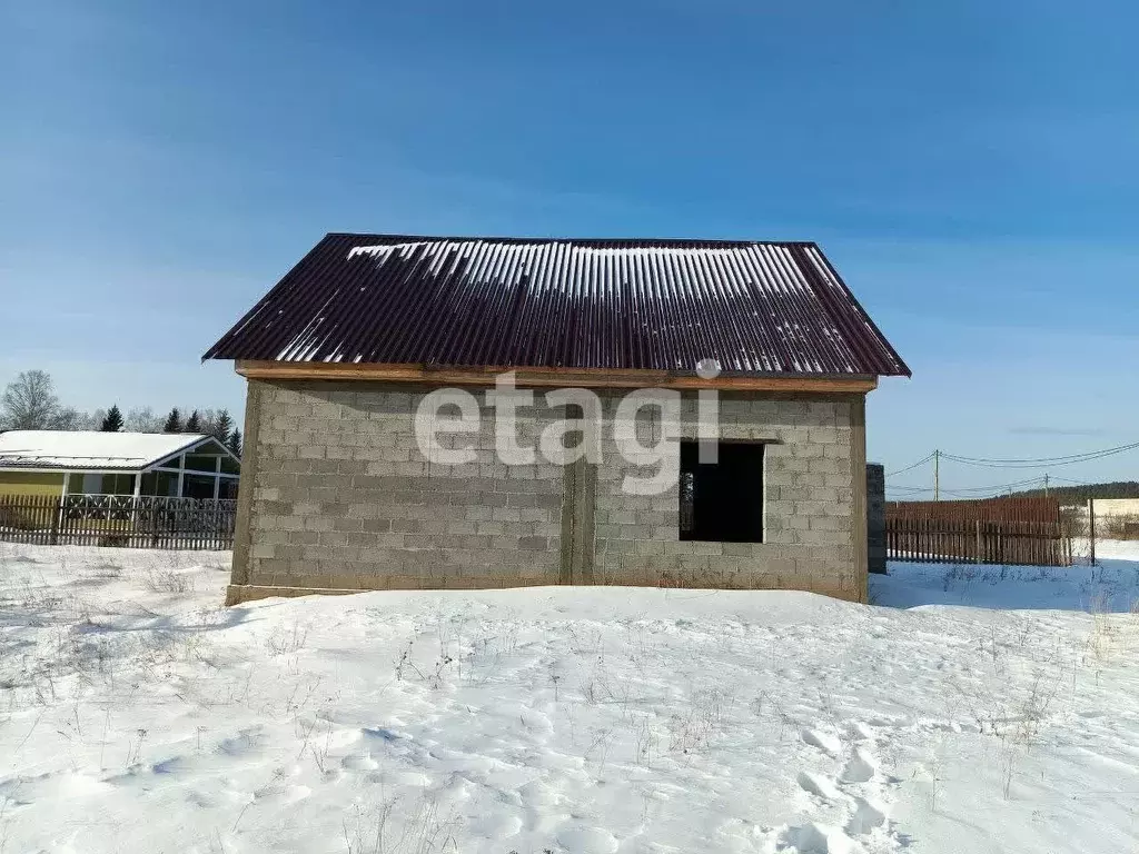 Дом в Красноярский край, Емельяново городское поселение, д. Крутая ул. ... - Фото 1