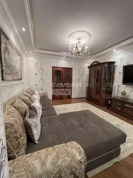 1-к. квартира, 60 м, 3/10 эт. - Фото 1