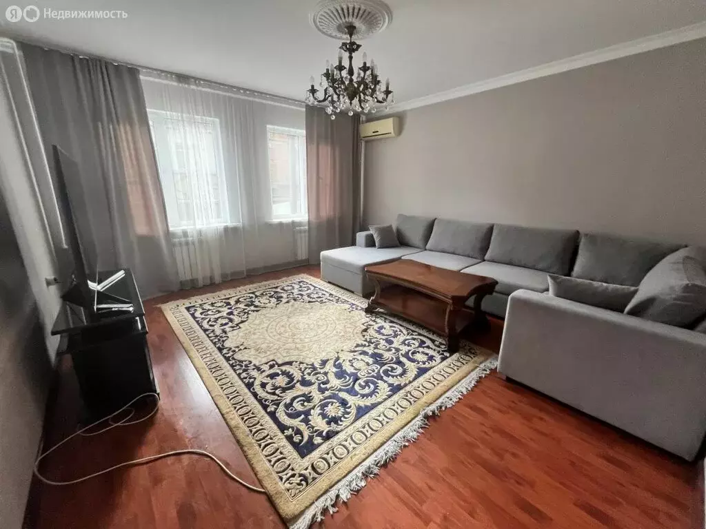 2-комнатная квартира: Махачкала, проспект Расула Гамзатова, 64 (70 м) - Фото 1