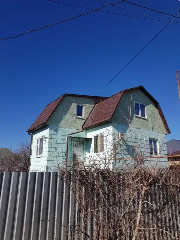 Дом в Астраханская область, Астрахань ул. 2-я Авиаторная, 4 (108 м) - Фото 0