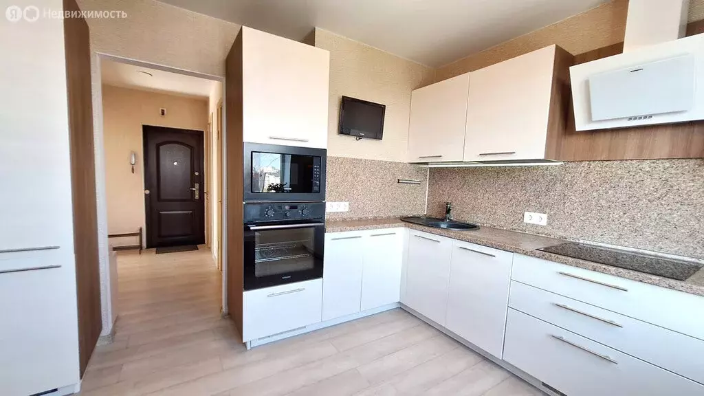 2-комнатная квартира: Екатеринбург, Уральская улица, 57к2 (53.8 м) - Фото 1