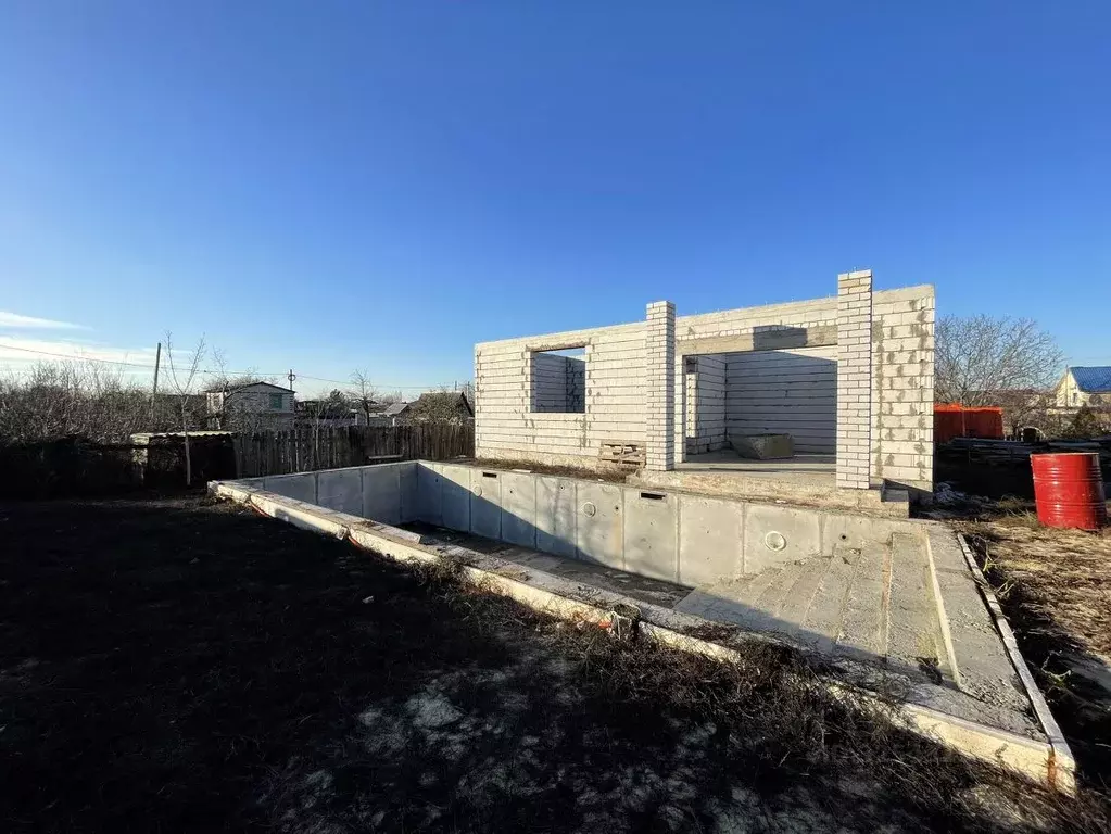 Дом в Волгоградская область, Волжский Изобилие СНТ, ул. Вишневая (60 ... - Фото 1