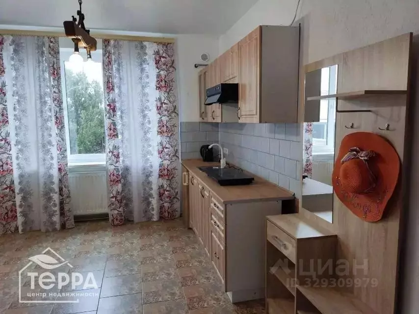 1-к кв. Крым, Евпатория городской округ, Заозерное пгт ул. Аллея ... - Фото 1