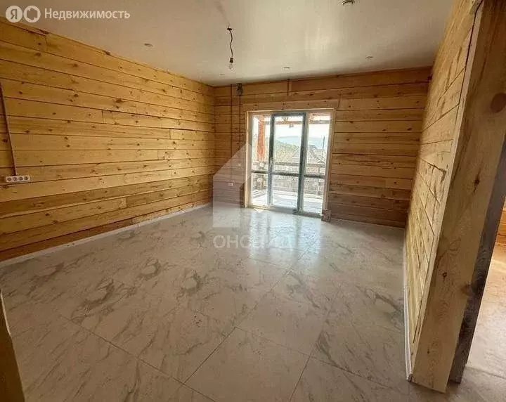 Дом в село Нижний Саянтуй, ДНТ Багульник (140 м) - Фото 1