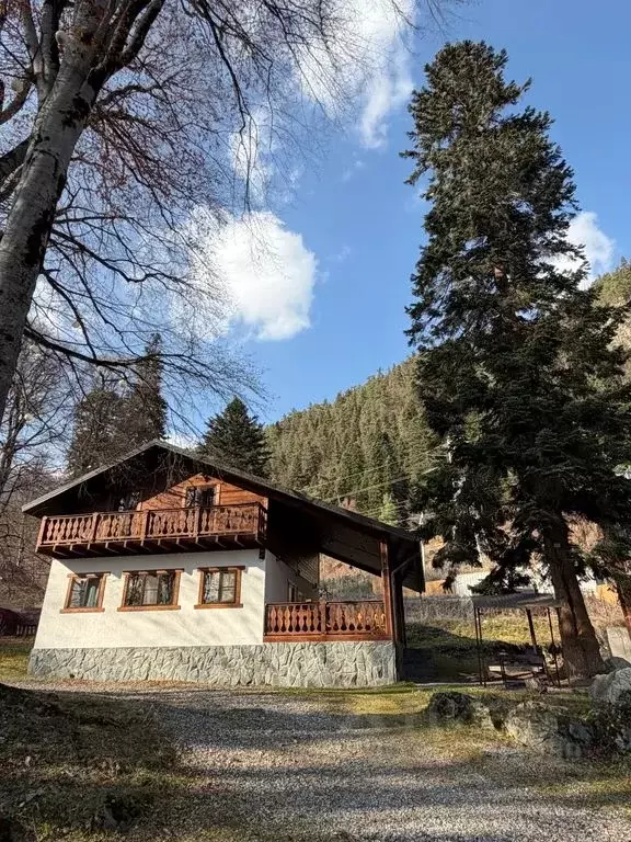 Дом в Карачаево-Черкесия, Зеленчукский район, с. Архыз  (200 м) - Фото 1