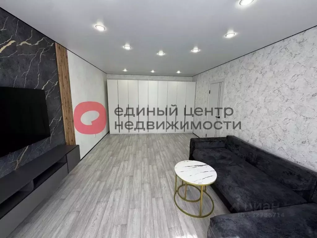 1-к кв. Тюменская область, Тюмень проезд Ямбургский, 3 (42.8 м) - Фото 1