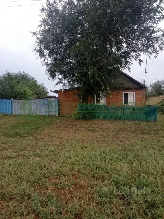 Дом в Саратовская область, Федоровское муниципальное образование, с. ... - Фото 0